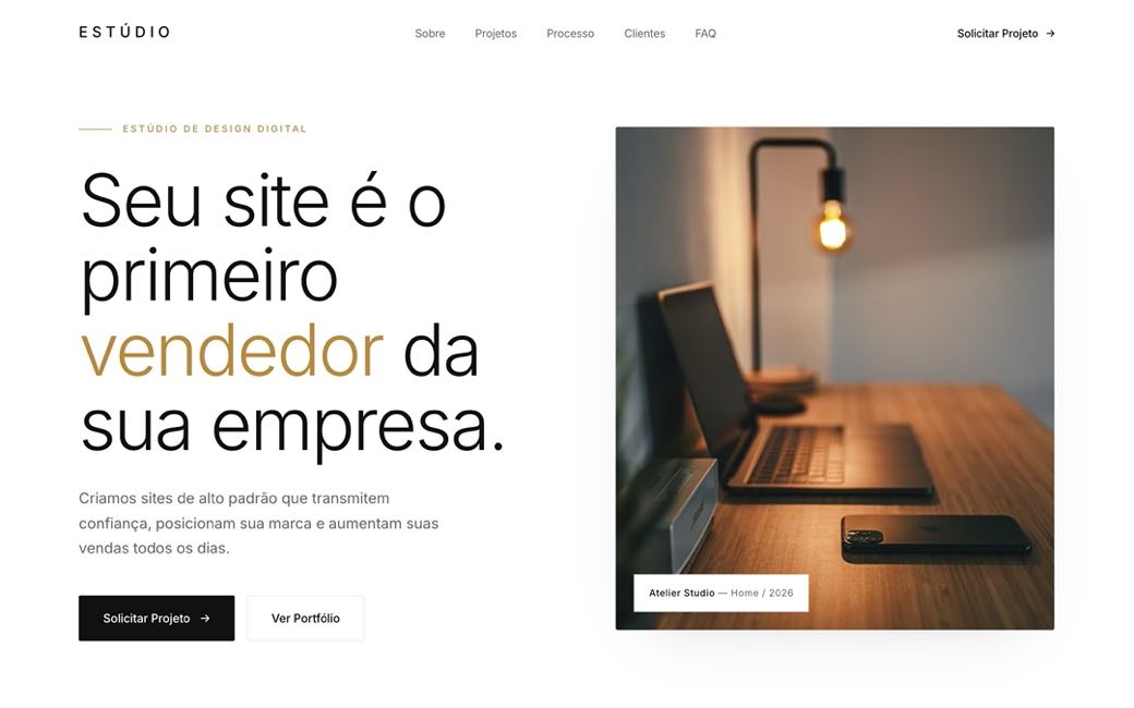 Site ESTÚDIO em tema claro, tipografia fina em preto e dourado sobre fundo branco
